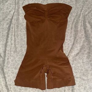 SKIMS Strapless Shortie Bodysuit